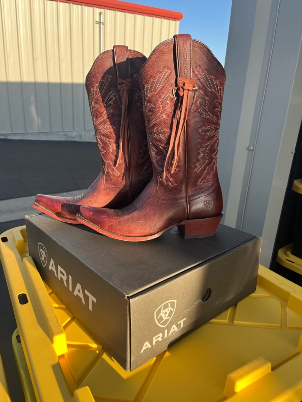 Ariat Red Brown Western Cowgirl Boots with Embroidery - Picture 2 of 4